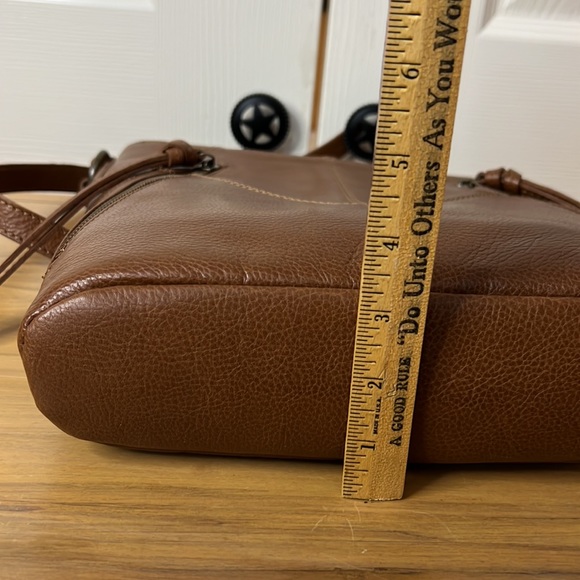 FRYE Ari Crossbody Cognac Brown Leather Handbag NWT - Picture 8 of 16